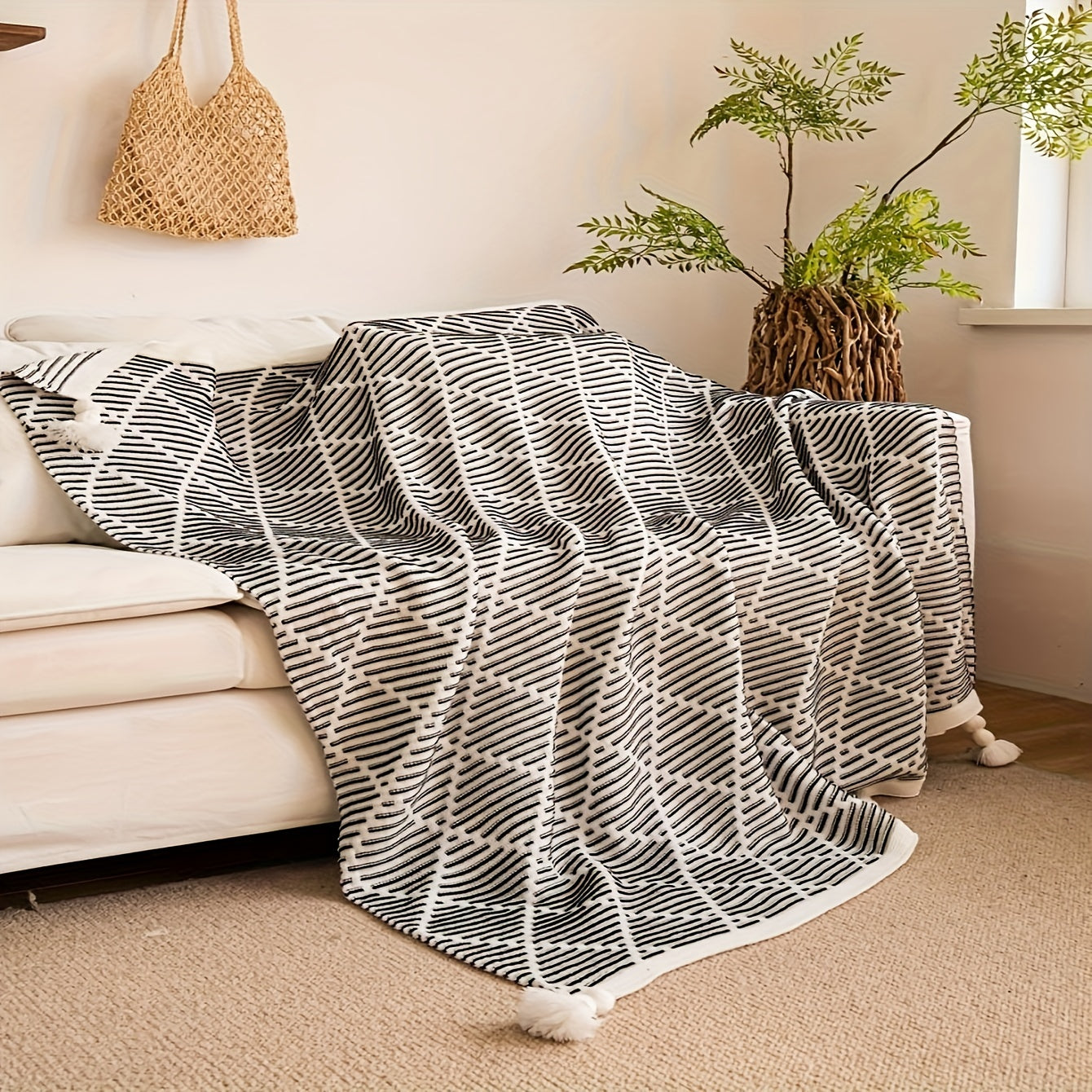 Throw Blanket Nordic Black Diamond Patterned