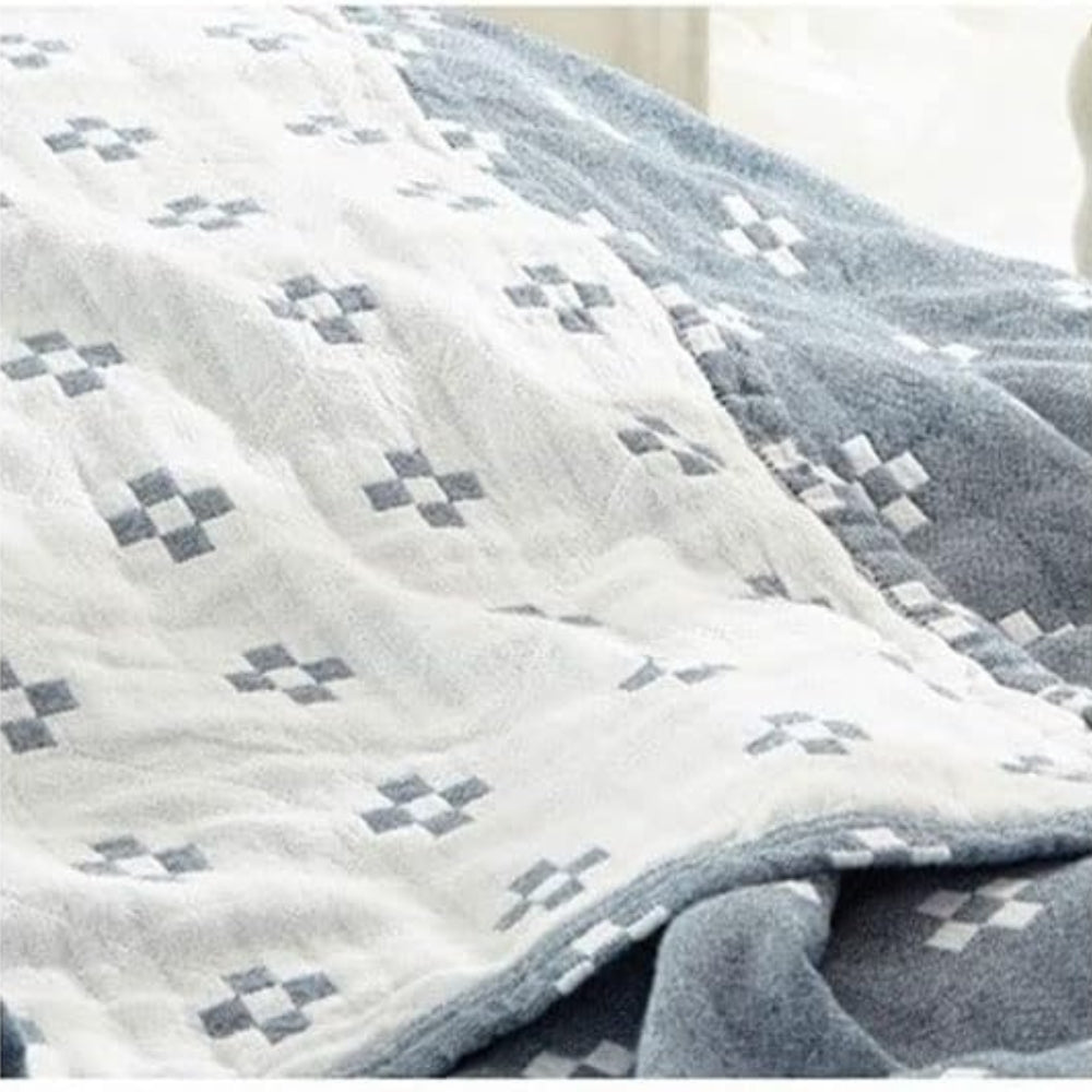 Reversible Cotton Floral Quilt Blanket – Lightweight Bedspread for All-Season Use and Modern Styling