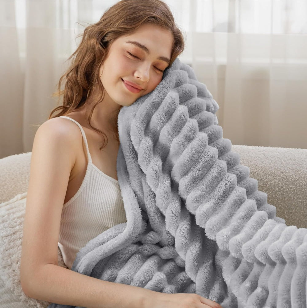 Chunky Bubble Textured Faux Fur Blanket – Ultra Soft Throw for Lounge, Bed or Sofa Styling