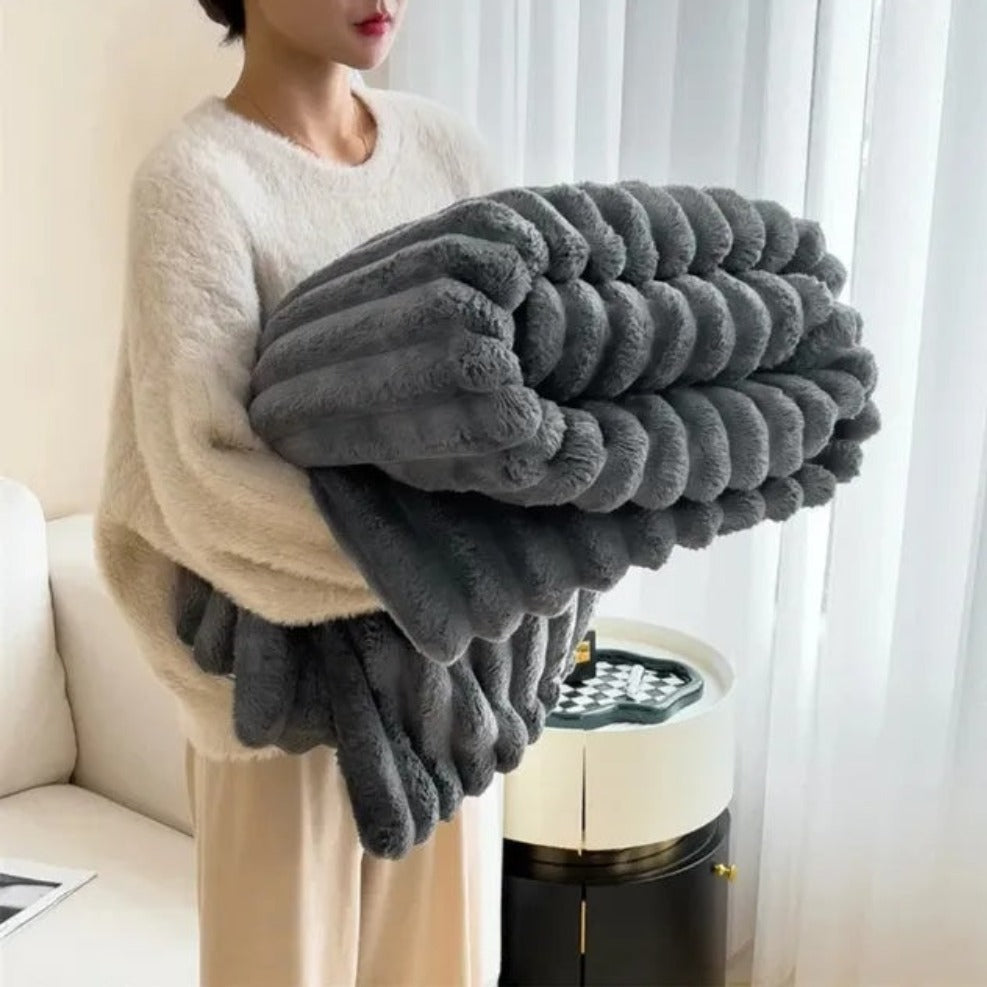 Chunky Bubble Textured Faux Fur Blanket – Ultra Soft Throw for Lounge, Bed or Sofa Styling
