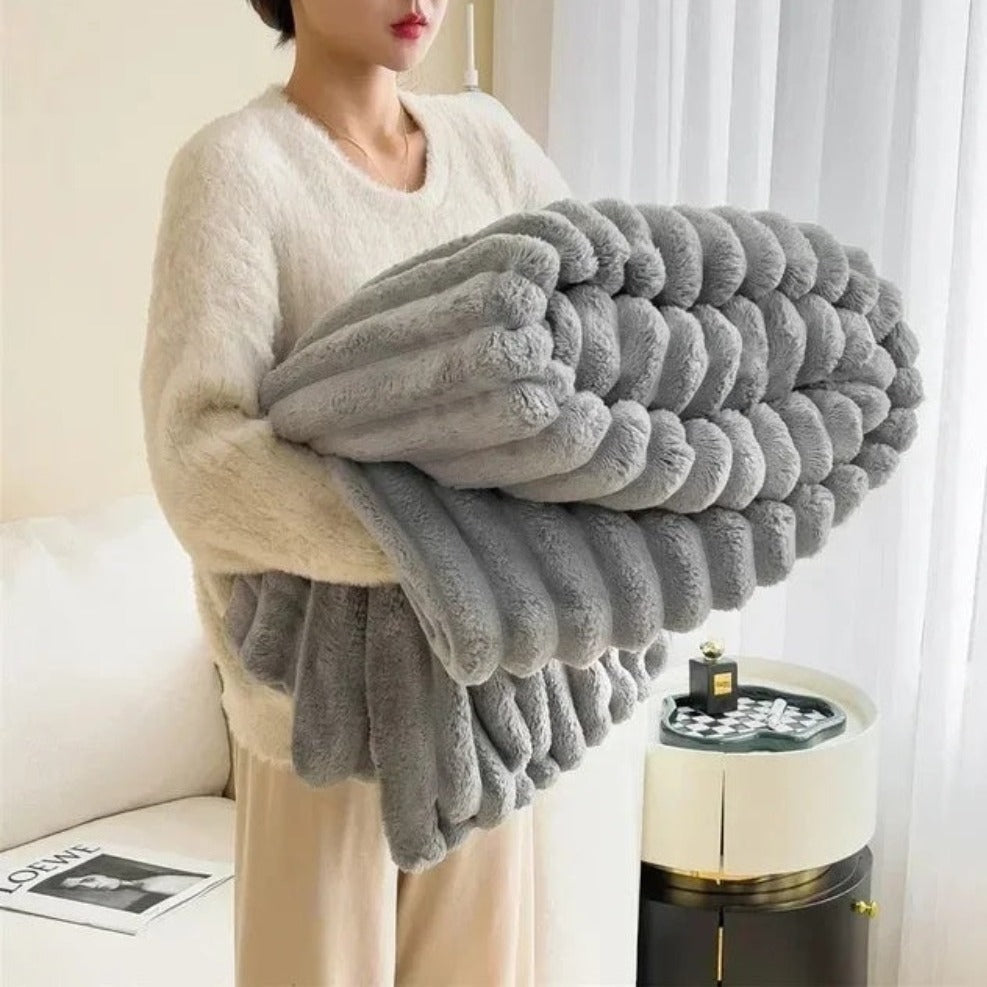 Chunky Bubble Textured Faux Fur Blanket – Ultra Soft Throw for Lounge, Bed or Sofa Styling
