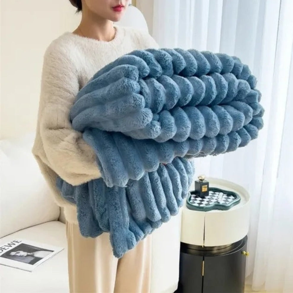 Chunky Bubble Textured Faux Fur Blanket – Ultra Soft Throw for Lounge, Bed or Sofa Styling