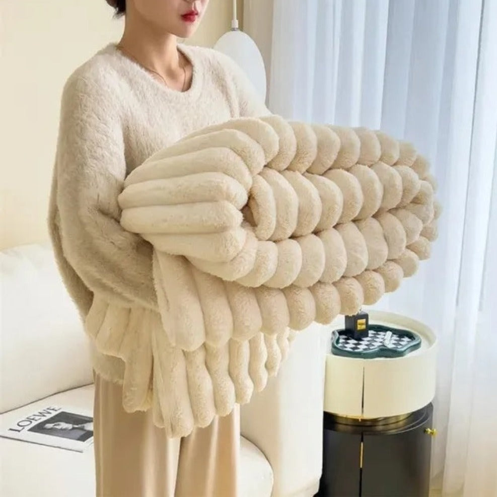 Chunky Bubble Textured Faux Fur Blanket – Ultra Soft Throw for Lounge, Bed or Sofa Styling