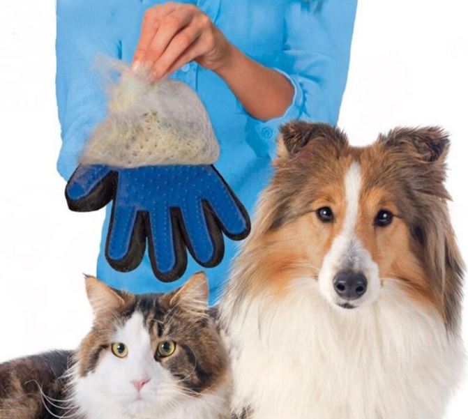Pet Grooming Glove – Efficient Shedding Brush for Dogs & Cats, Gentle Massaging and Fur Removal